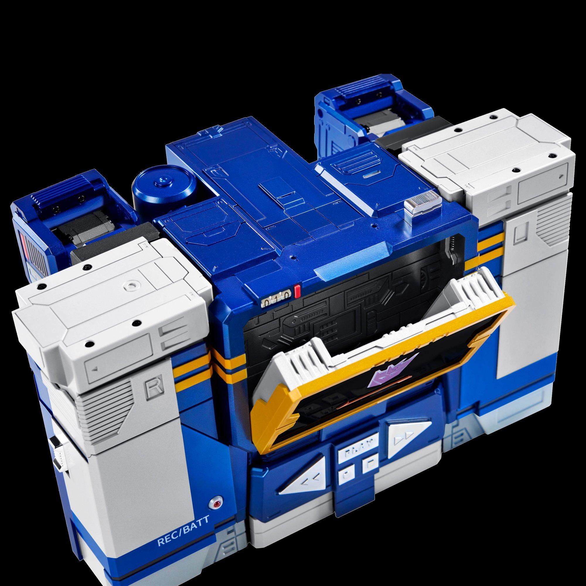 Transformers G1 Flagship Soundwave Auto-Converting Robot by Robosen